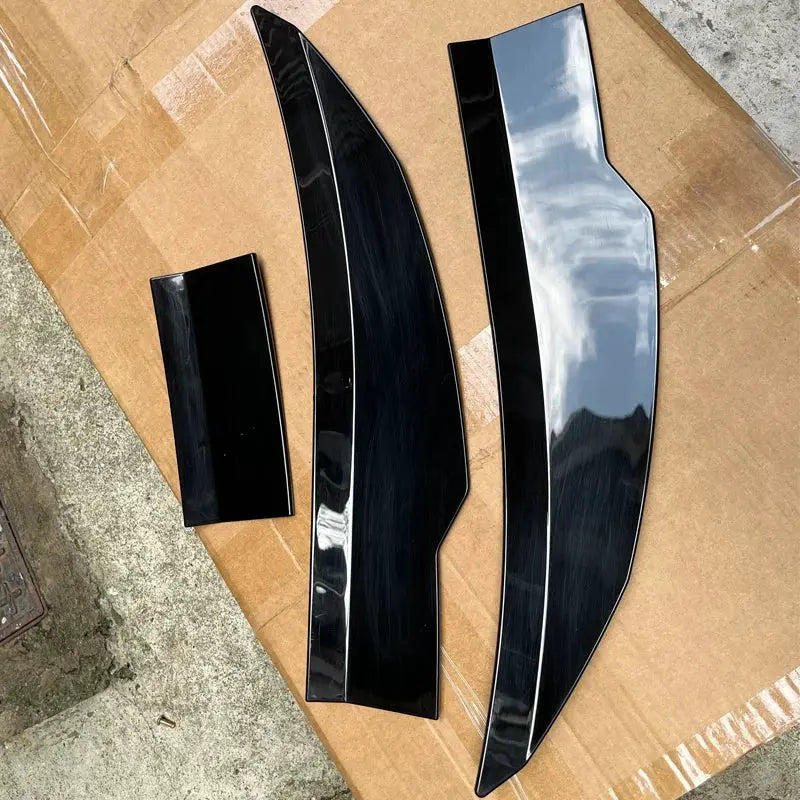 3-piece universal sedan rear spoiler kit, black glossy wing panels (117–127cm)