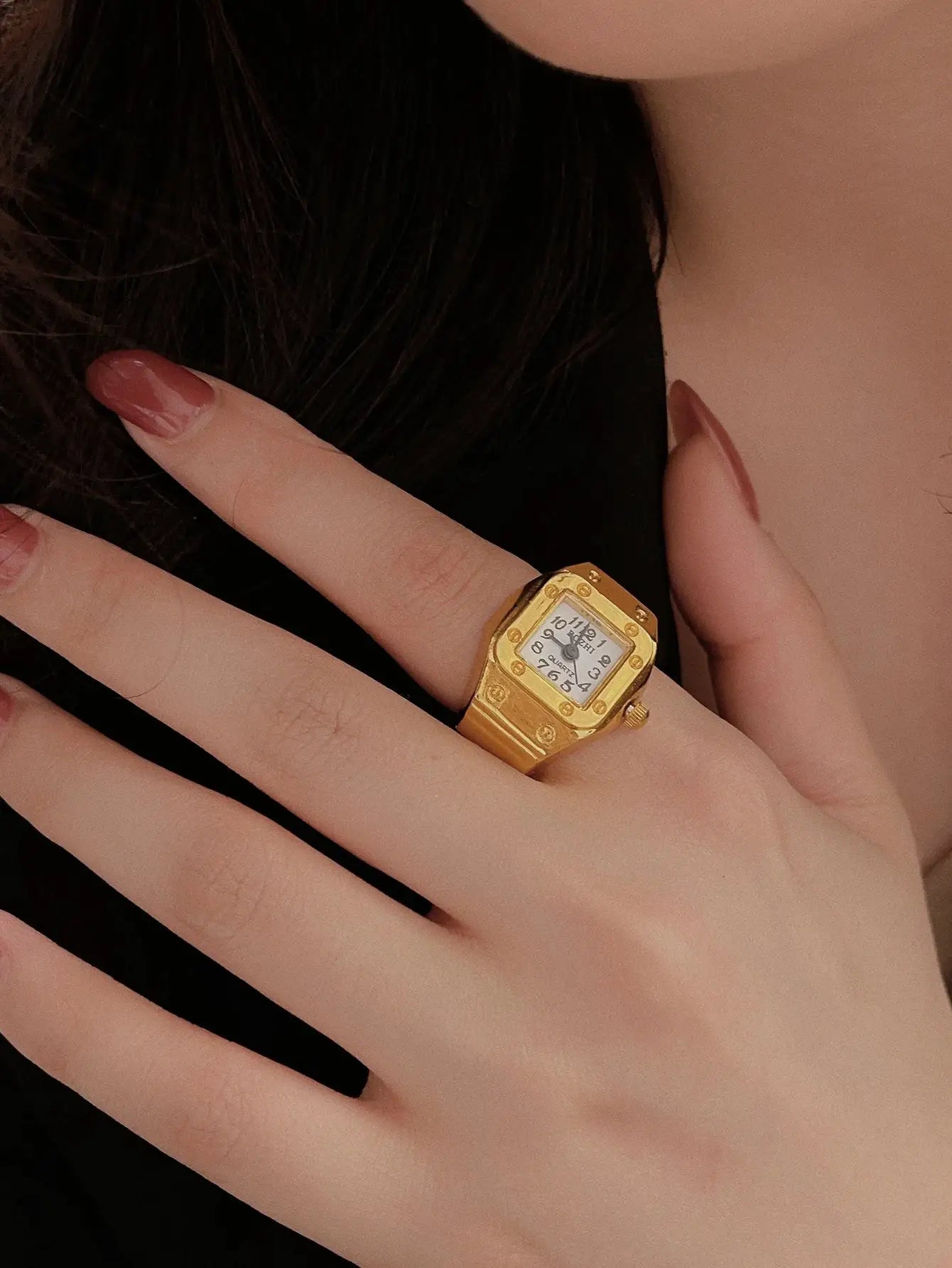 LuxeRing Mini Vintage Finger Ring Watch Quartz Timepiece for Couples Edition Elegant Jewelry Accessory