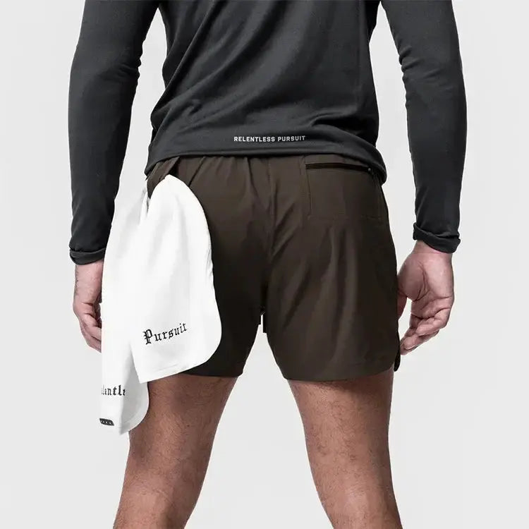 Simples Market ASRV men's quick-dry brown basketball shorts with a white towel hanging from the waistband.