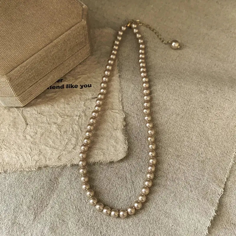 Imitation pearl necklace for women, white faux pearls, collarbone-length choker.