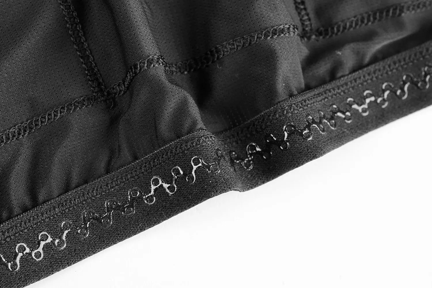 Darevie cycling jersey hem close-up in black with elastic edge and reinforced stitching