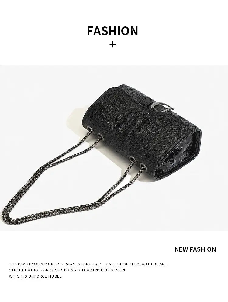 Women's sequined crossbody bag with chain strap in black by Simples Market