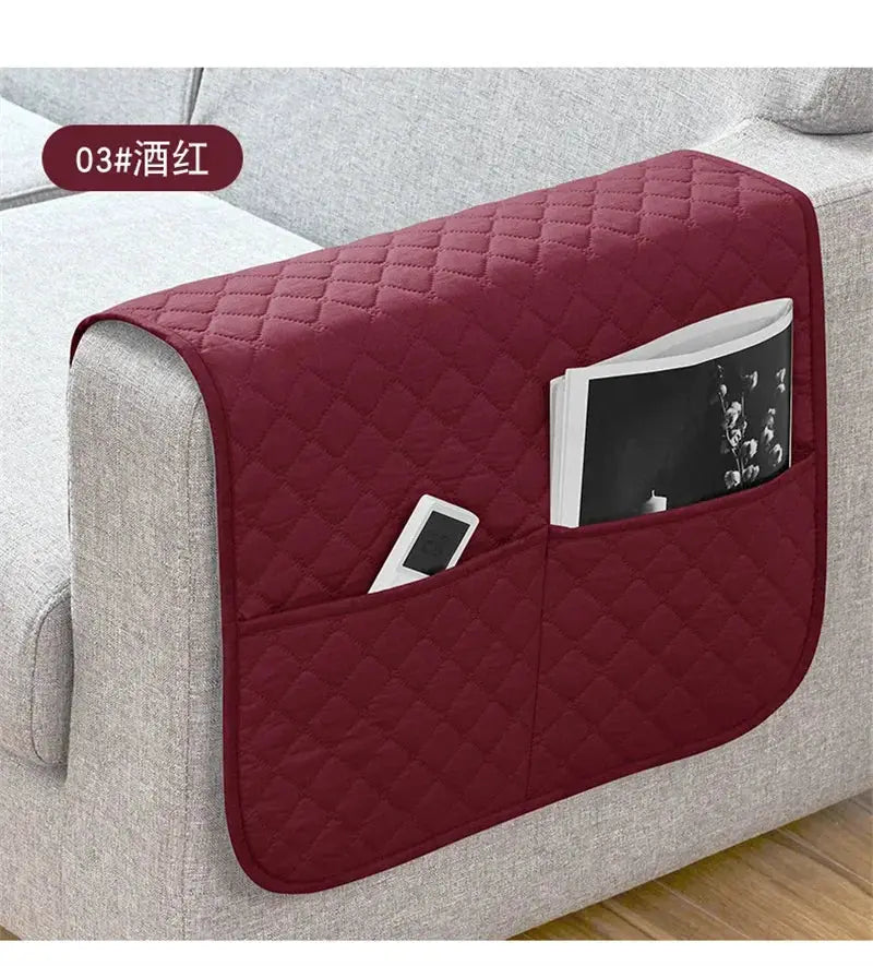 Sofa armrest cover with pockets in wine-red quilted water-repellent fabric by Simples Market; holds remote and magazine