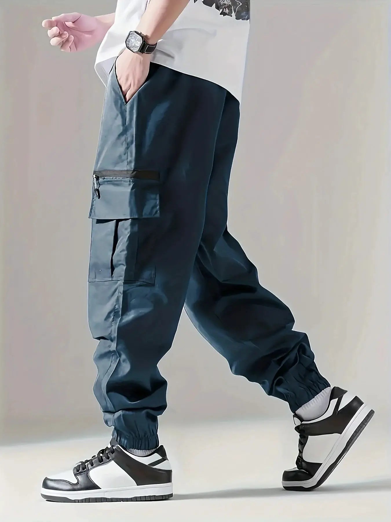 Men's cargo pants by Simples Market; lightweight blue trousers with zip pocket and cargo pockets.