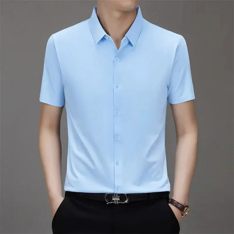 Men's light blue short-sleeve business casual shirt by Simples Market, solid color, no-iron.