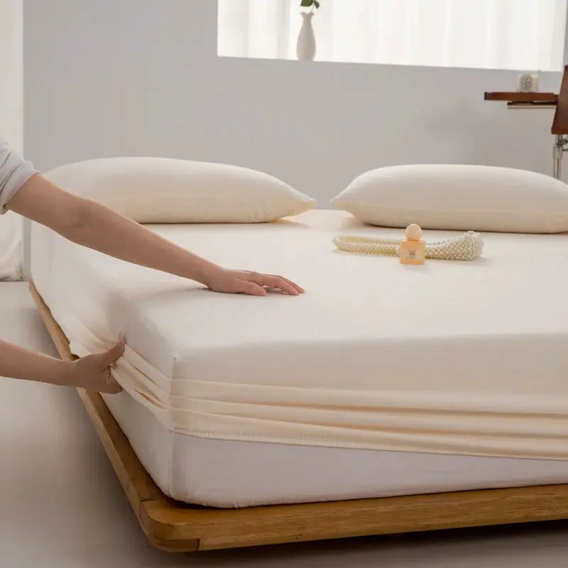 Simples Market soft cotton fitted sheet for single to king beds with elastic edge in ivory.