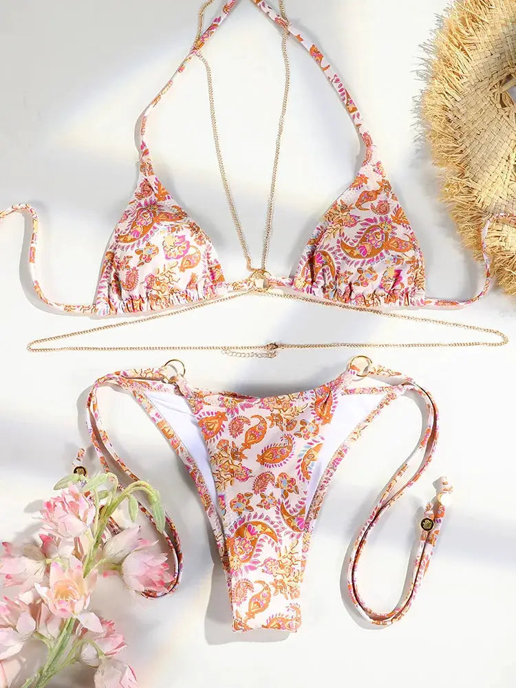 Simples Market triangle-chain bikini set in pink/orange paisley print; triangle top with chain straps, thong bottom.