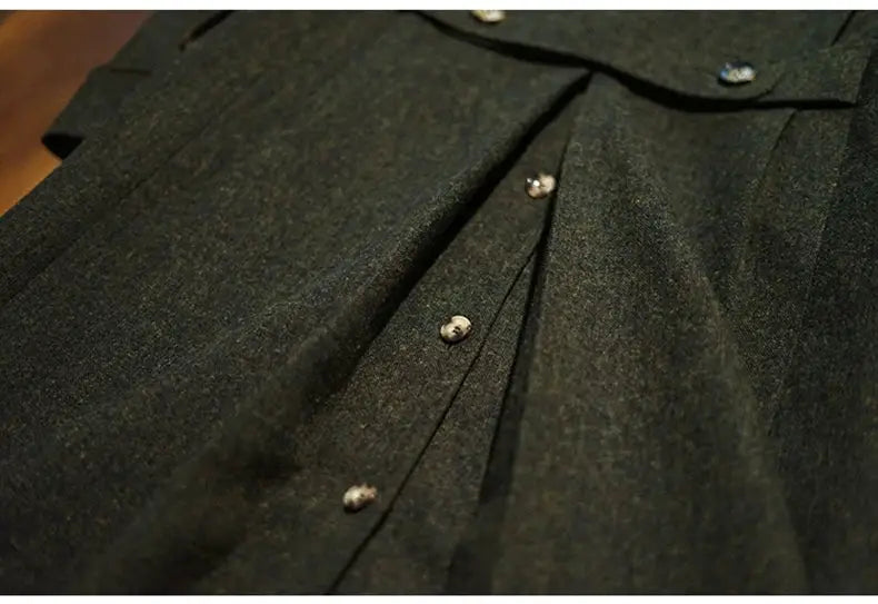 Green wool-blend double-breasted polo coat for men, warm autumn–winter overcoat with England-style luxury.