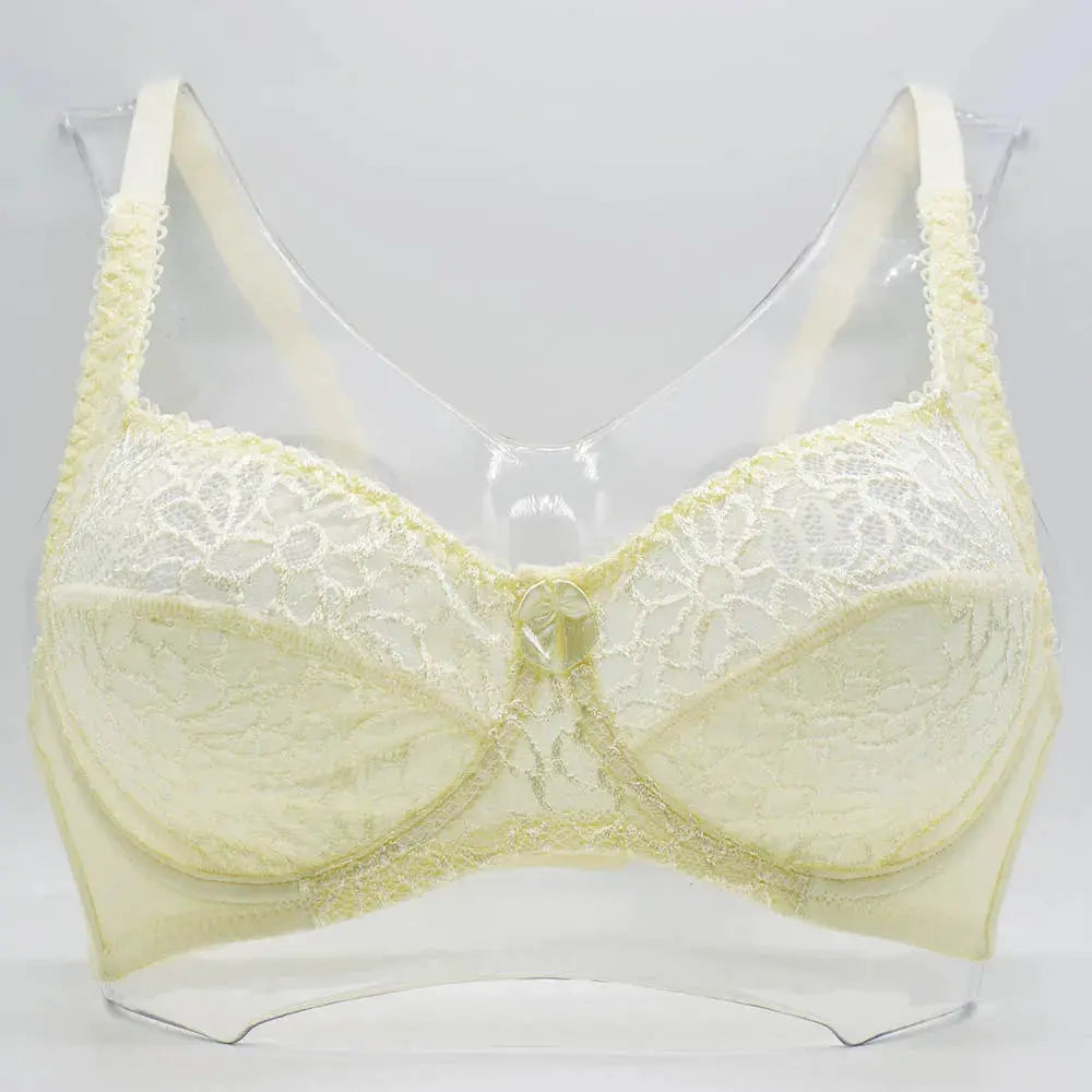 Simples Market lace bra, pale yellow underwire plus-size lingerie with floral lace details.