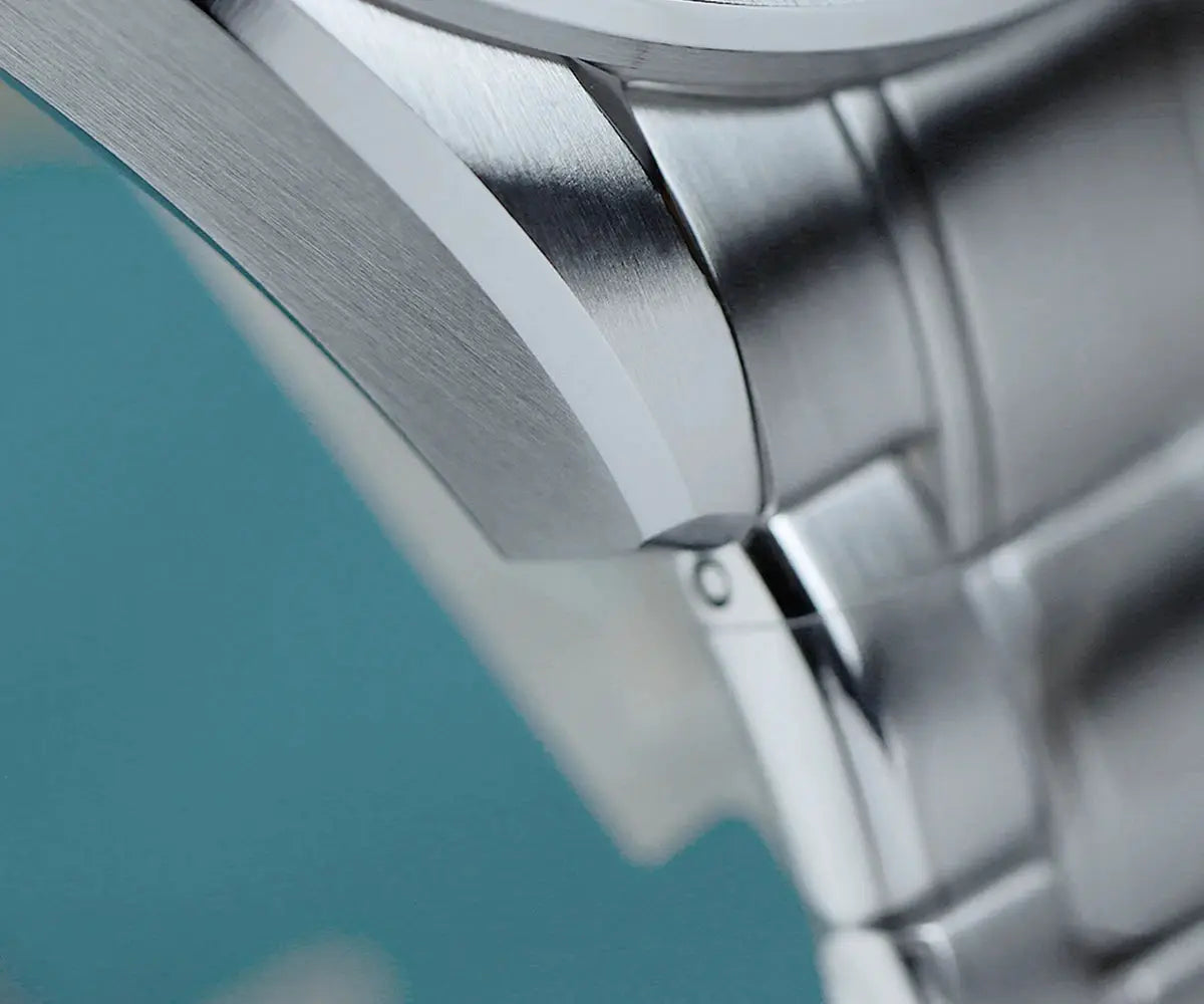 Cronos Men Watch stainless steel bracelet with brushed solid links close-up