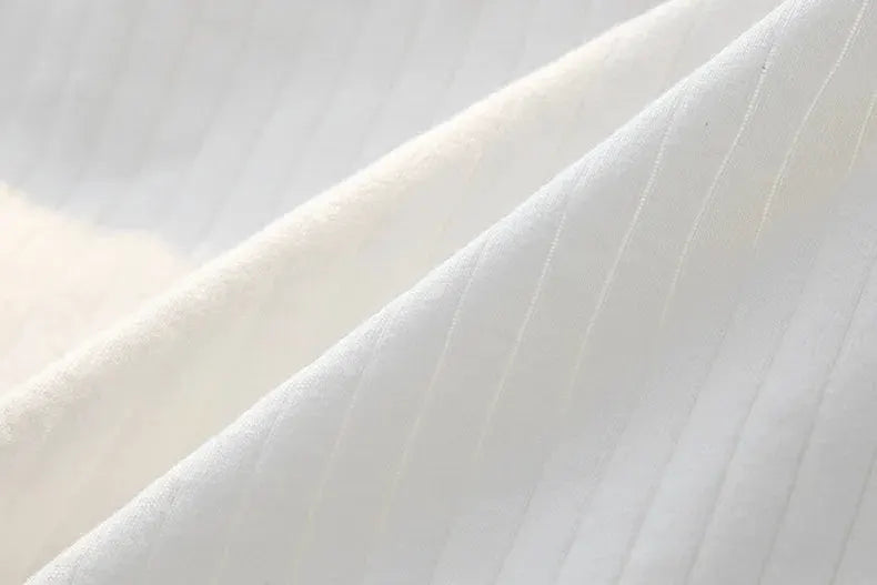 Simples Market 5-piece cotton underwear set in white; breathable briefs fabric close-up