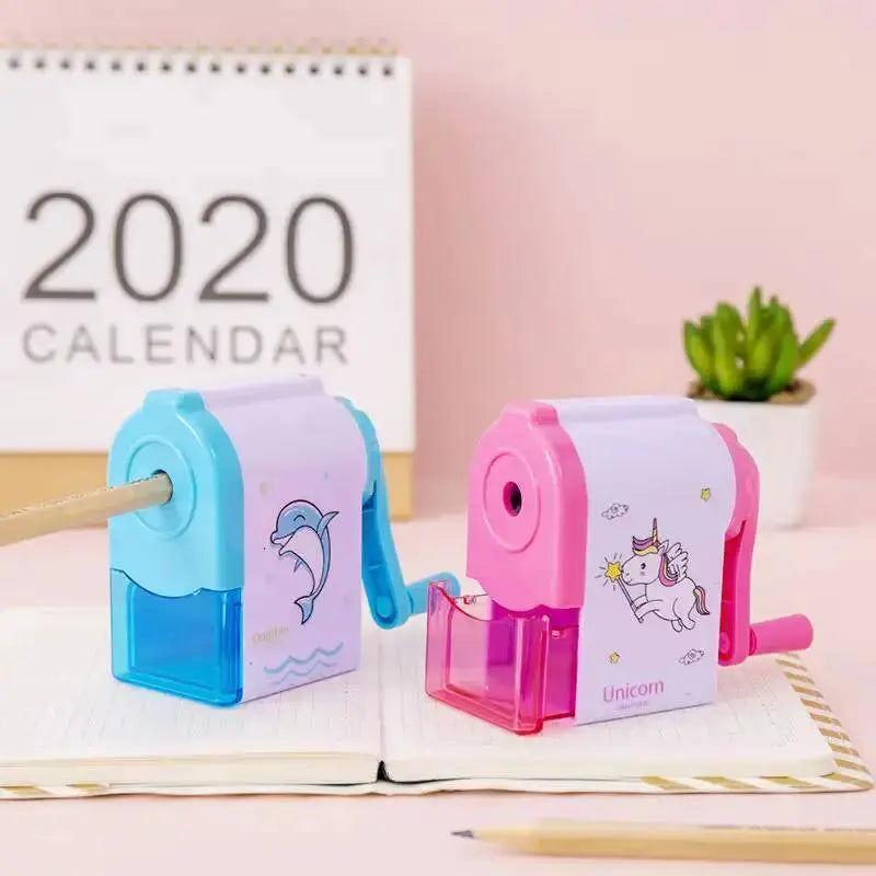 2-pack mechanical pencil sharpeners by Simples Market, blue dolphin and pink unicorn designs with transparent containers