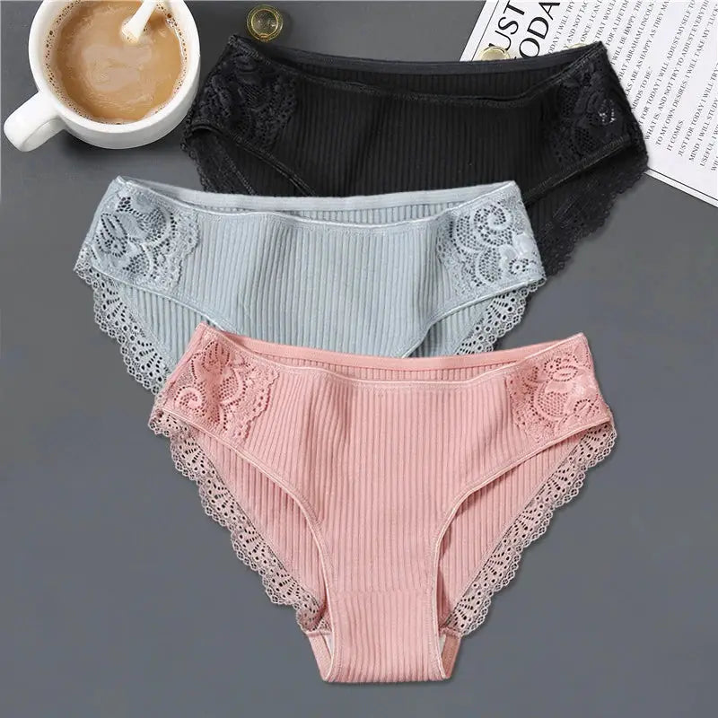 Simples Market FINETOO 3-piece set of women’s cotton low-rise lace panties in black, light blue, and pink