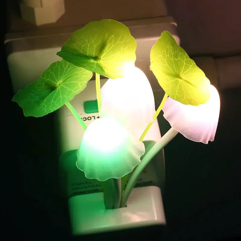 Mushroom LED night light with leaf-shaped shades, European plug, green/purple glow, Simples Market