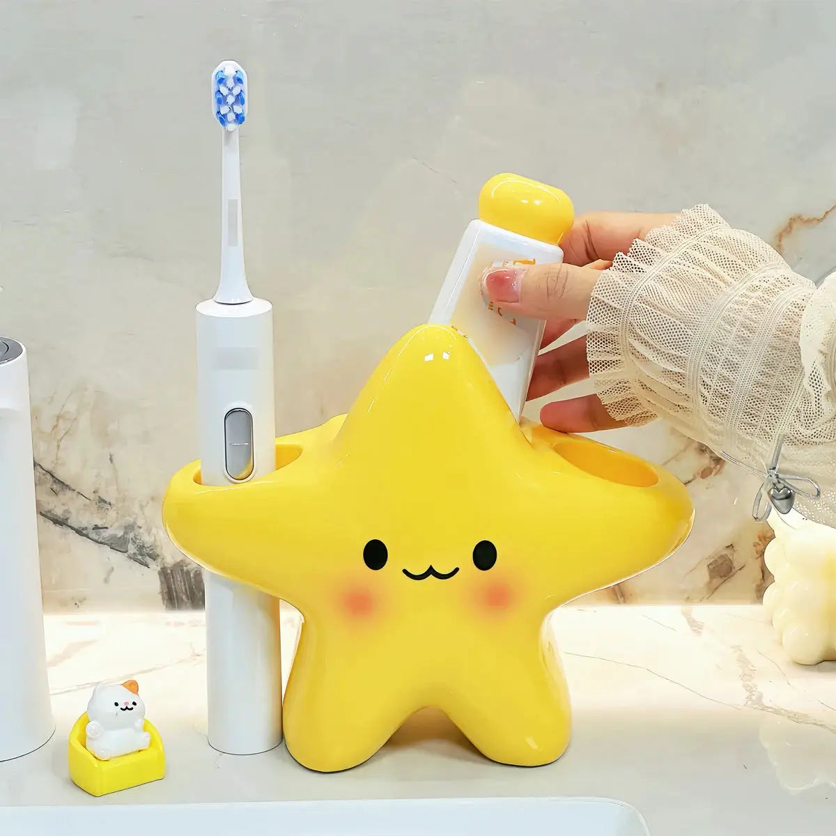 Star Shaped Toothbrush Holder With Cute Face Design For Space Saving