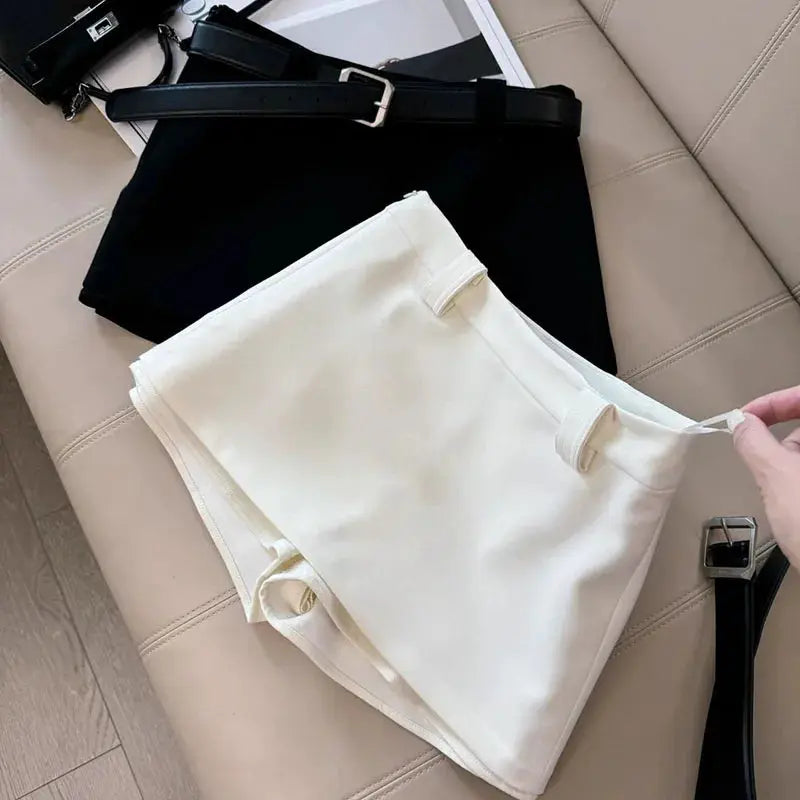 2-piece black and white A-line office skirt set with belts, Simples Market
