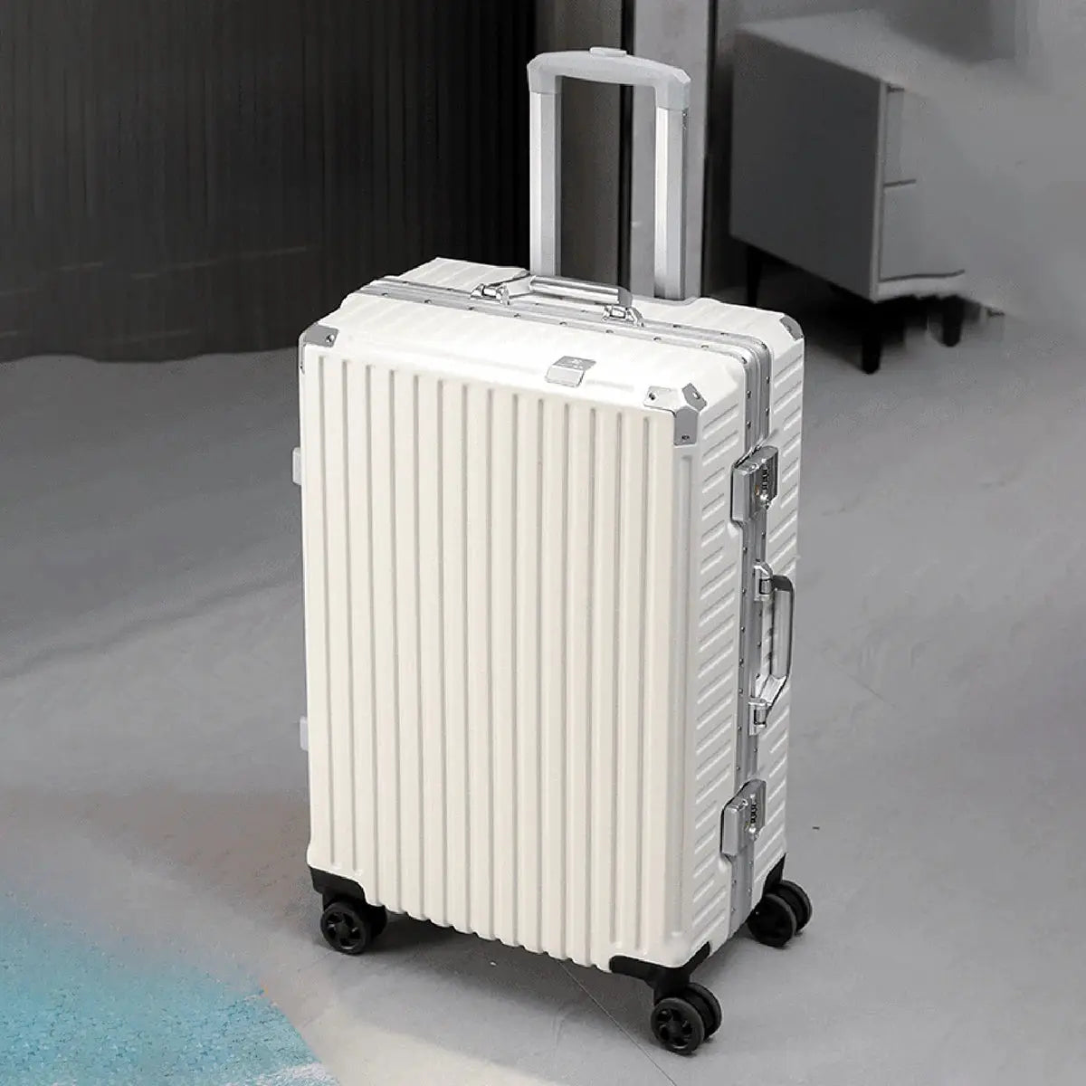 Trolley Luggage Aluminum Frame Rolling Suitcase Durable Carry On With USB Charging And 360 Degree Spinner Wheels