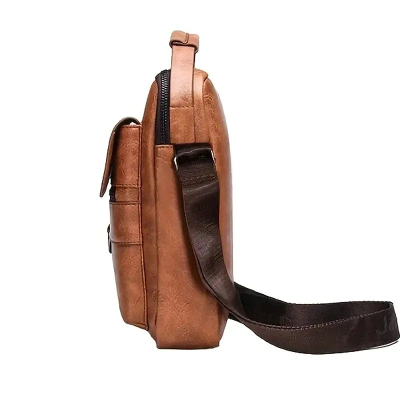 Messenger bag by Simples Market; brown PU leather, vintage style, adjustable shoulder strap, spacious interior.
