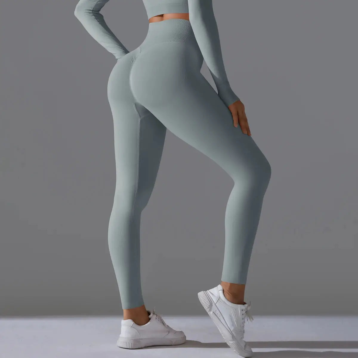 Simples Market women's seamless yoga leggings in light blue with high waist and scrunch butt lift.