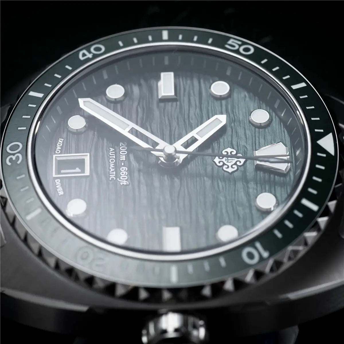 IXDAO IPOSE 2026 diver watch with stainless steel case, black bezel, 20 bar water resistance