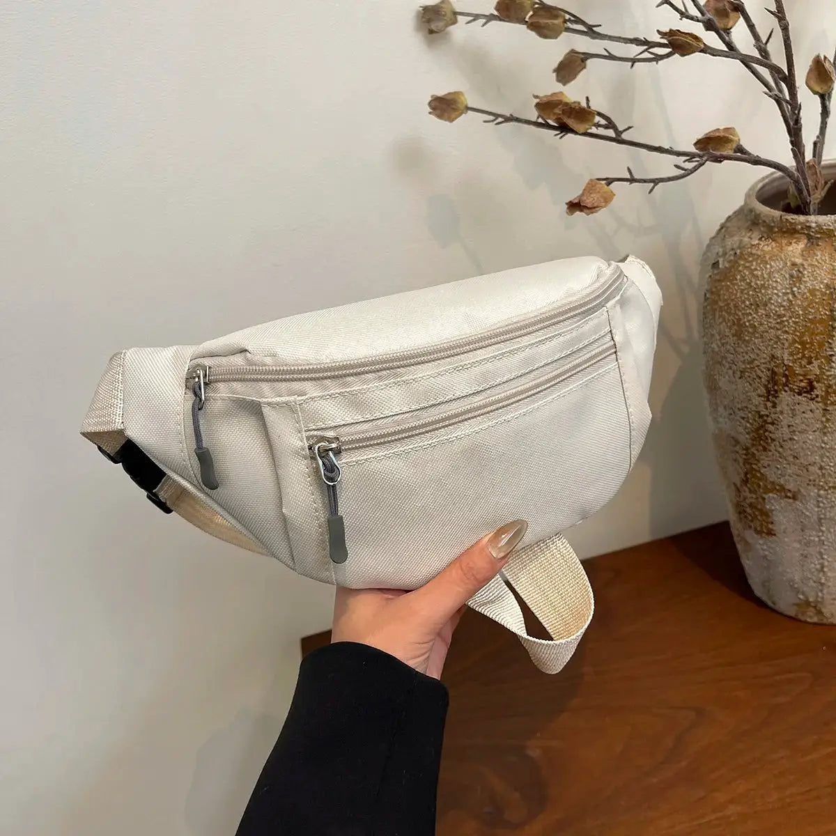 Fanny Pack Simples Market; white waist bag with multiple front zip pockets and adjustable strap
