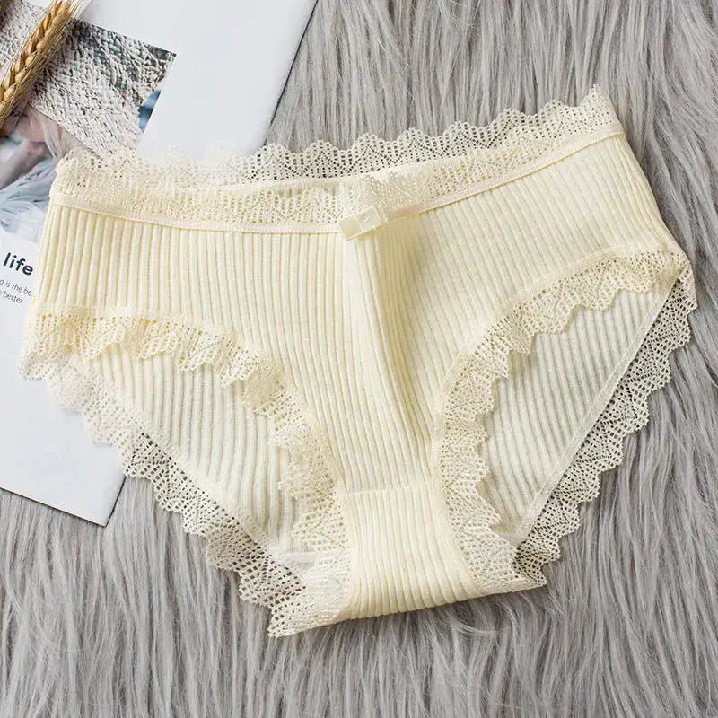 4-pack cream lace-trim bikini panties with ribbed fabric and wavy edges, Simples Market