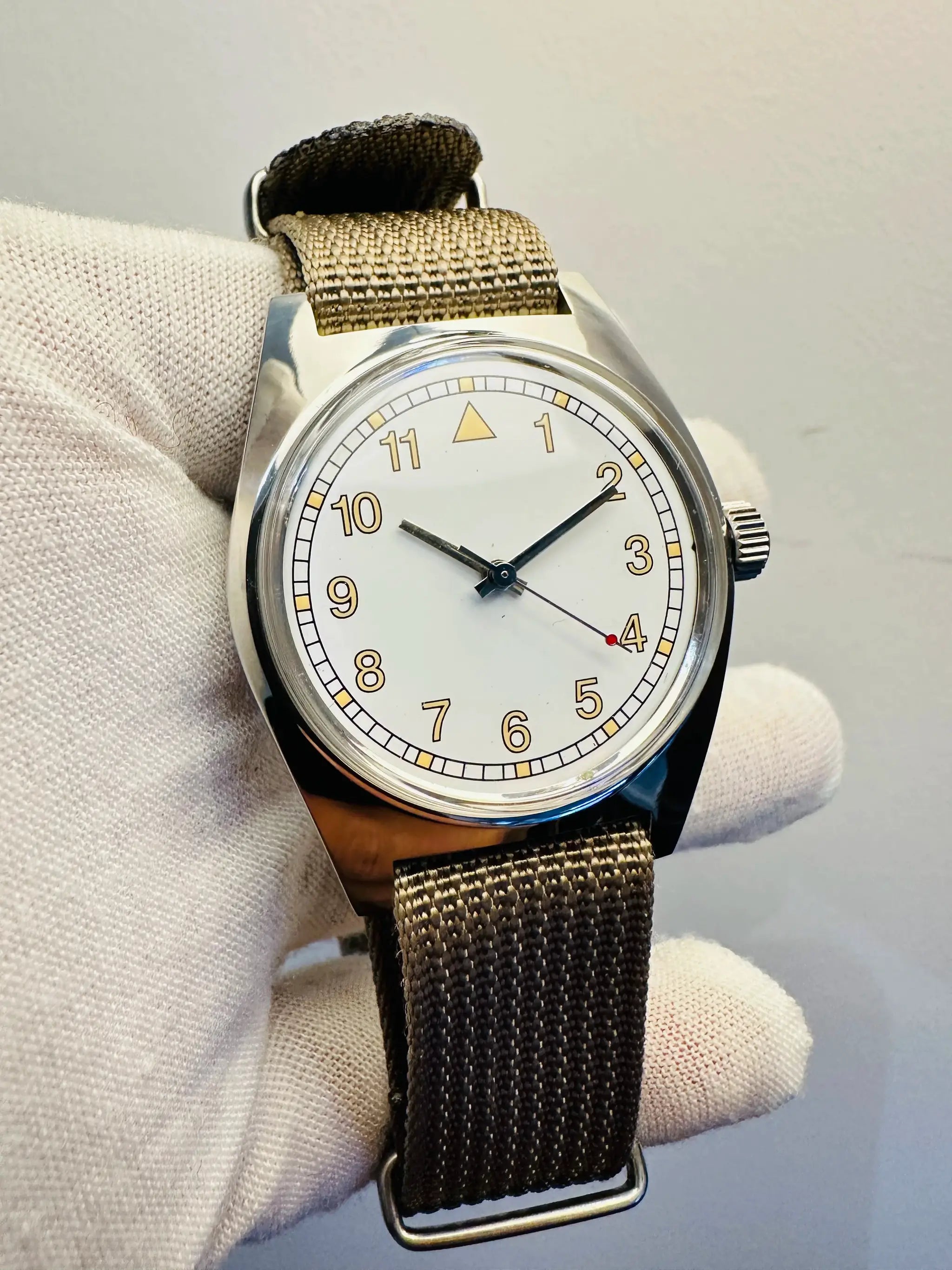 Simples Market 7120 hand-wind mechanical men's watch, 36mm, white dial, brown fabric strap