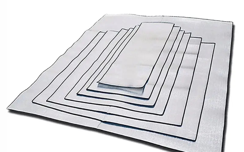 Camping foam foil mat set by Simples Market; silver aluminum-insulated sleeping pads stacked for outdoor use