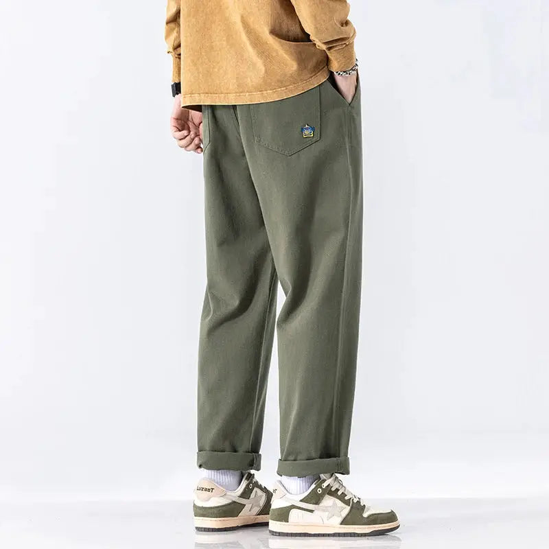 HIQOR men's olive green cotton cargo pants with back pocket patch, loose straight wide-leg jogger style, rolled cuffs.