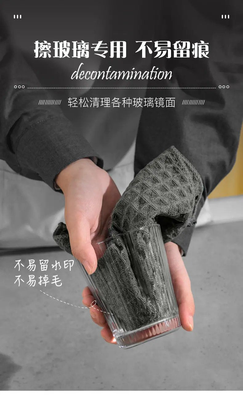 Simples Market barista cleaning towel, super absorbent no-lint square cloth; dark gray towel wrapped around a glass