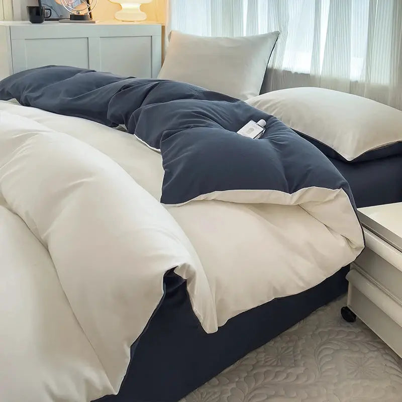 Simples Market 4-piece duvet cover bedding set with pillowcases in navy blue and cream, solid brush fabric