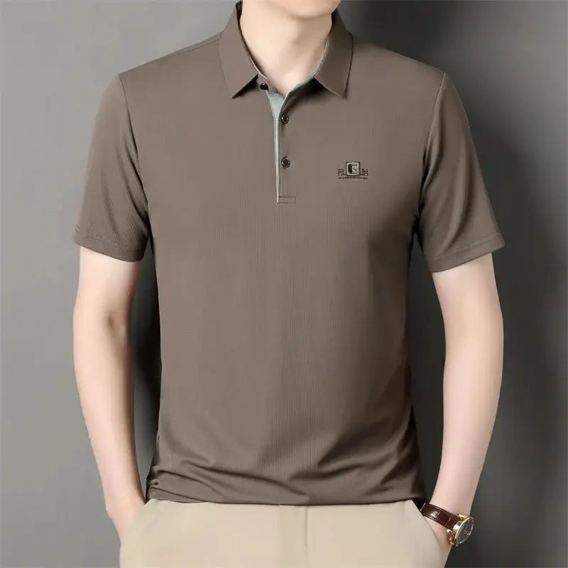 Men's polo shirt by Simples Market, brown solid short-sleeve with badge logo