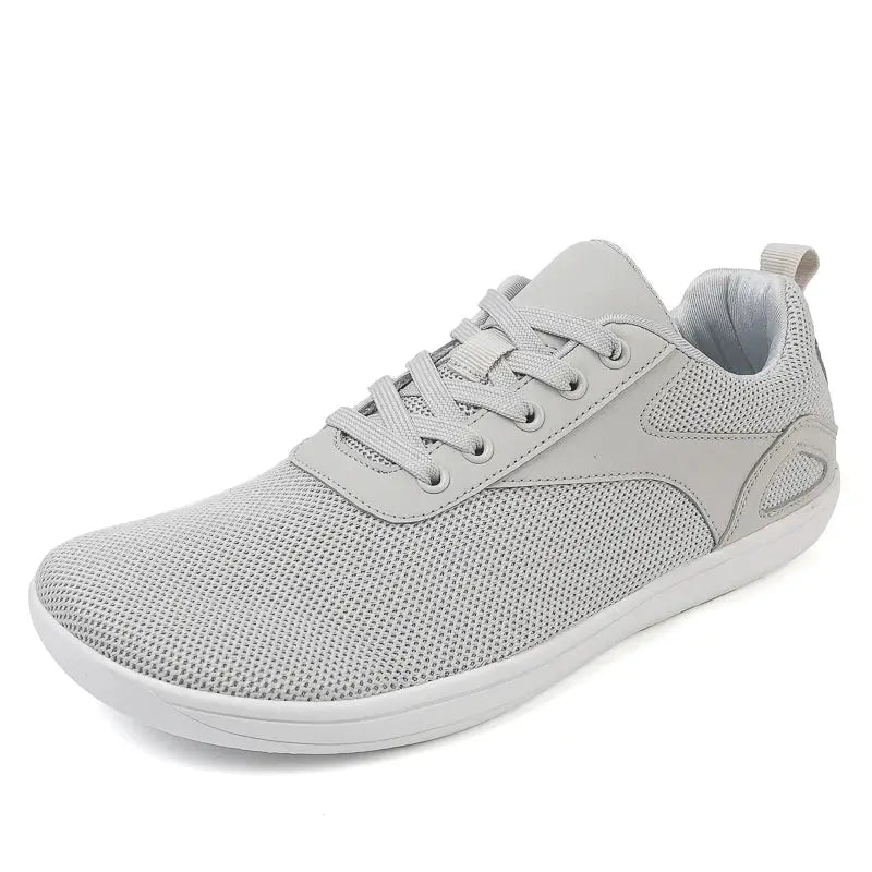Wide-toed casual sports shoes, light gray mesh upper with white sole, Simples Market.