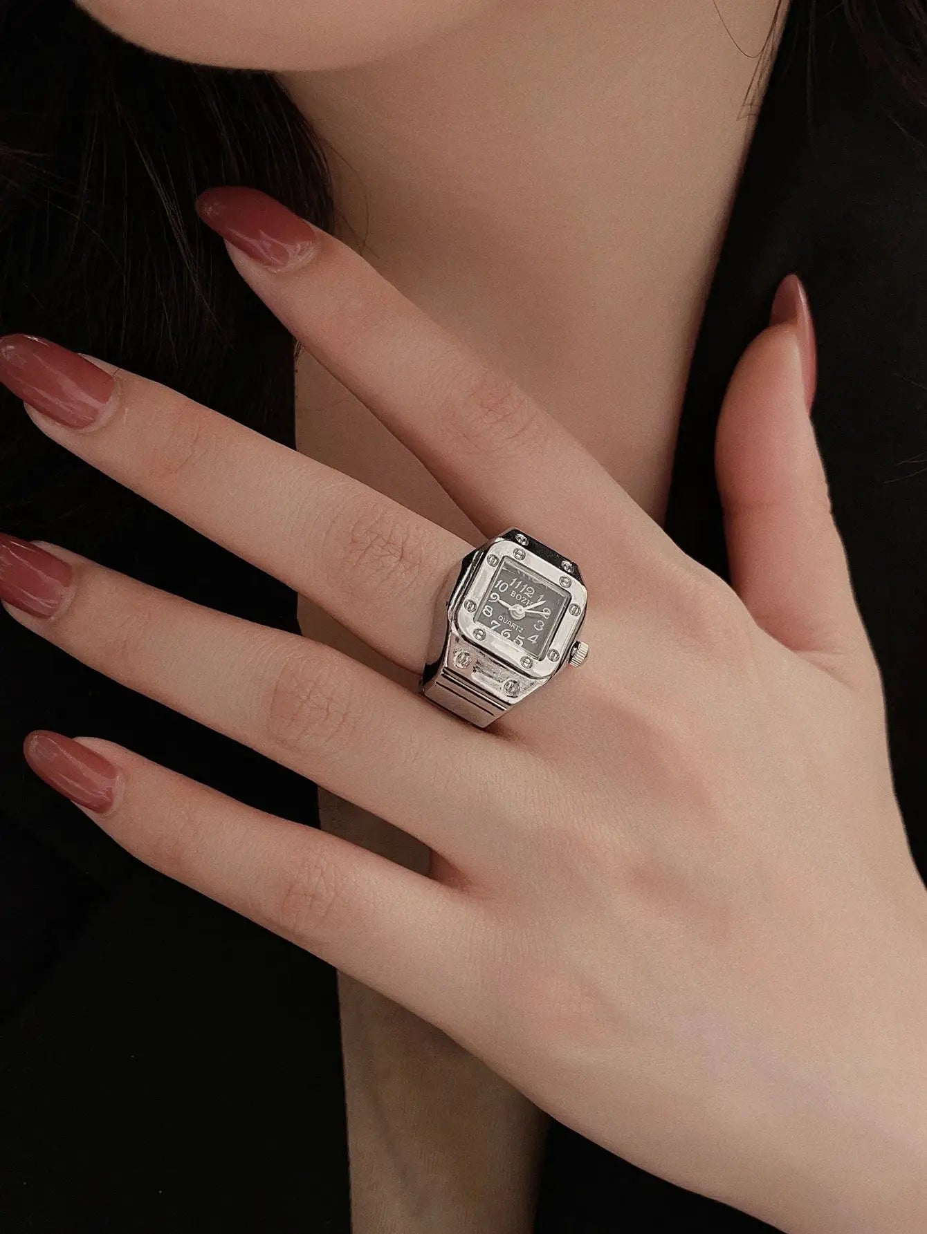LuxeRing Mini Vintage Finger Ring Watch Quartz Timepiece for Couples Edition Elegant Jewelry Accessory