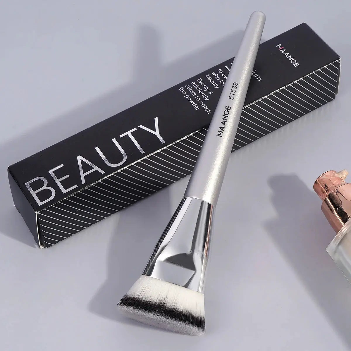 Maange Flat Round Tube Head Foundation Brush For Foundation Concealer Blush Powder Soft Synthetic Bristles Wooden Handle