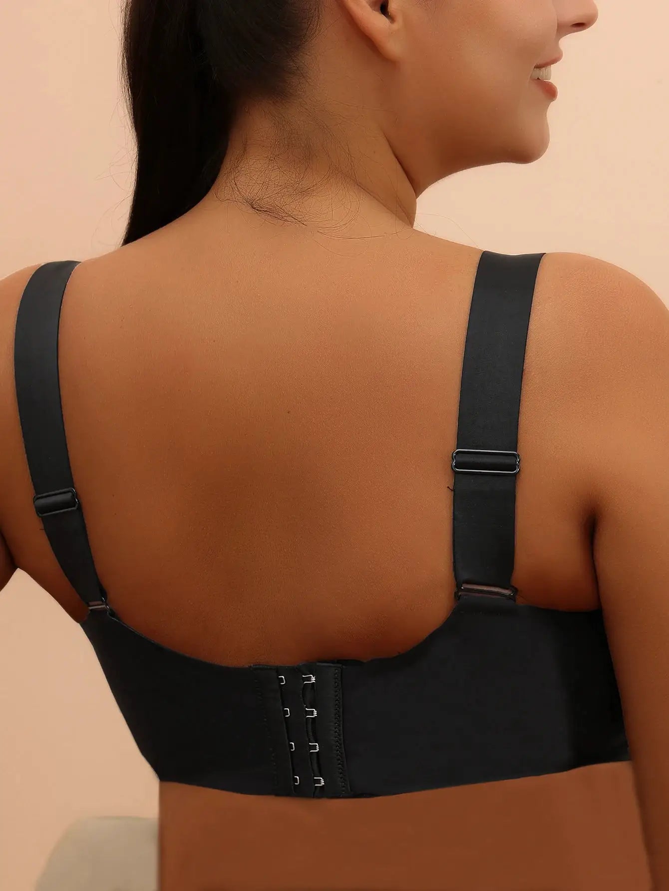 Plus-size sleeping bra, black, back-closure with adjustable straps, 6XL
