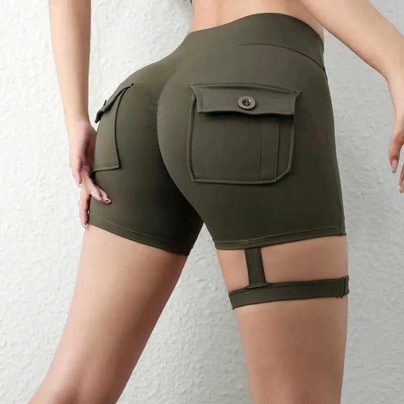 Peach Butt Fitness Shorts olive green with cargo pockets and thigh strap, Simples Market