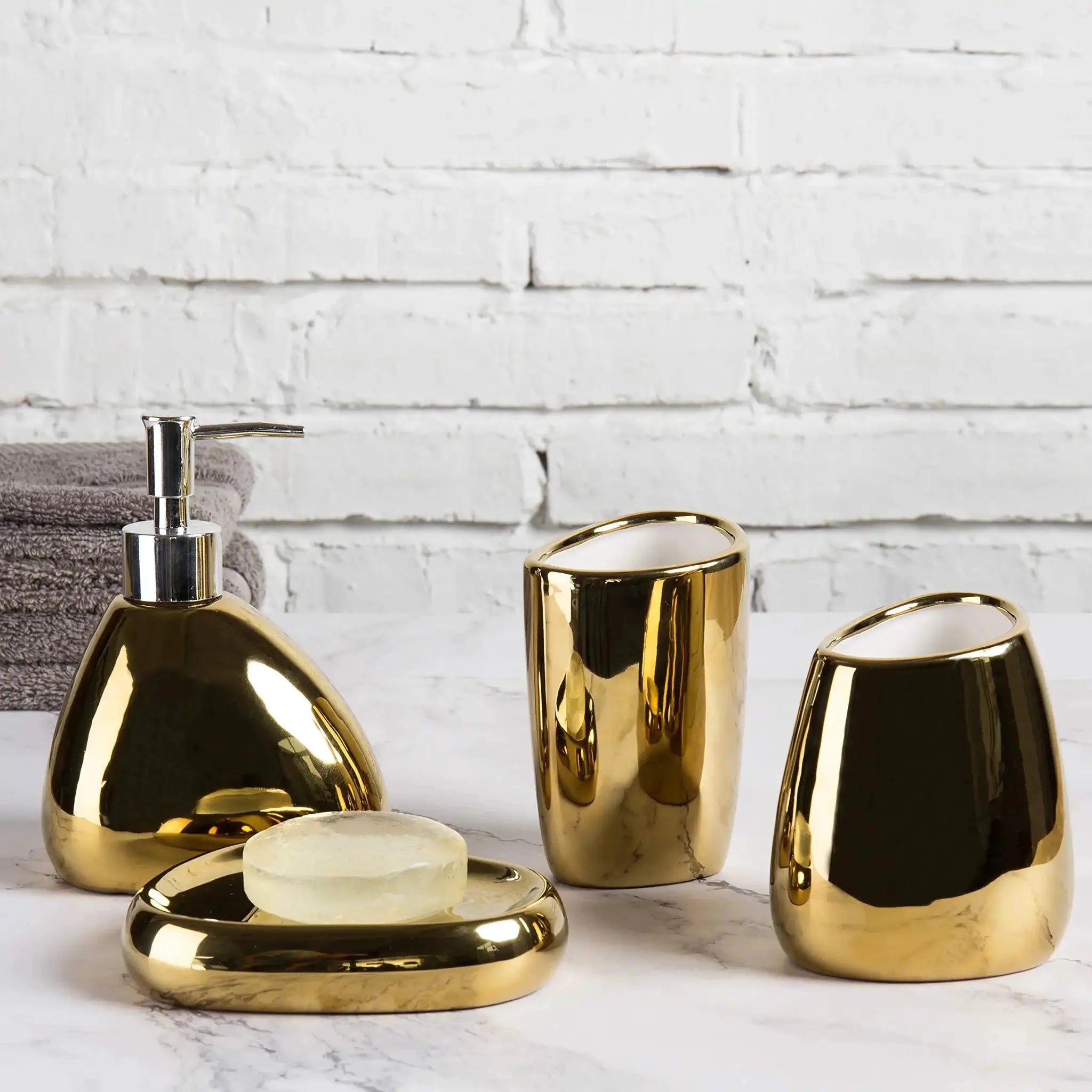 Gold bathroom accessory 4-piece set by Simples Market with soap dispenser, mouthwash cup and toothbrush holder