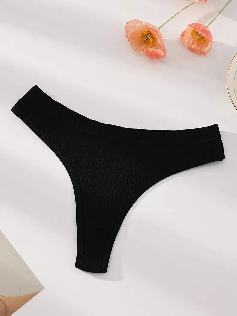 Women's black ribbed cotton thong underwear, low-rise fit