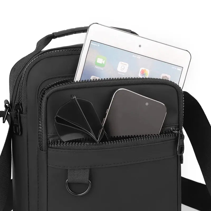 Simples Market messenger sling bag for men, black Oxford fabric with zip pockets and phone pocket.