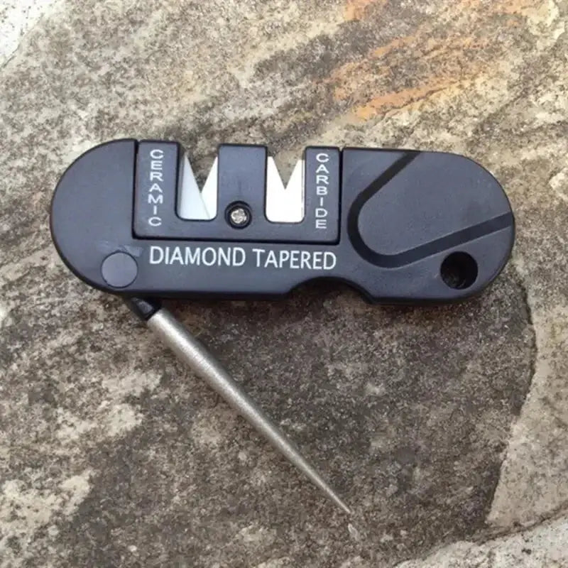4-in-1 mini knife sharpener by Simples Market, diamond-tapered black body with ceramic and carbide slots.