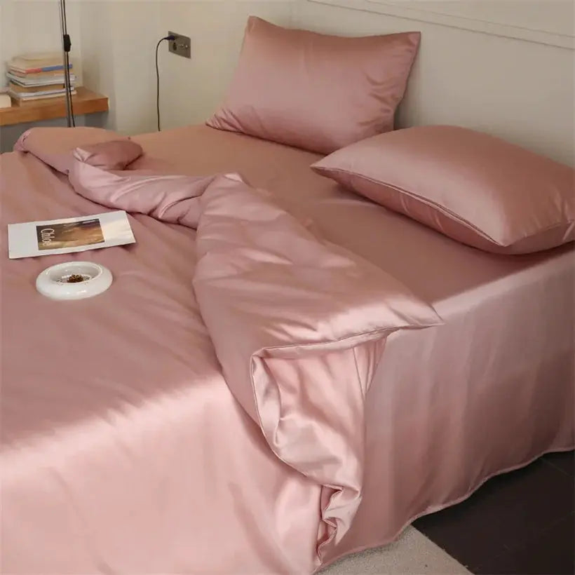 Mulberry silk bedding set in pink by Simples Market, includes duvet cover, sheet and two pillowcases.