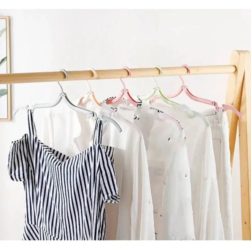 Simples Market 5pcs/10pcs foldable portable clothes hanger rack with pastel hangers on a wooden rod