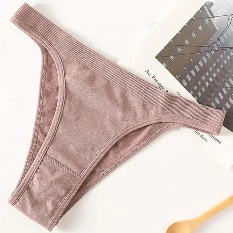 Women's ribbed low-rise thong underwear by Simples Market in dusty pink with breathable cotton gusset.