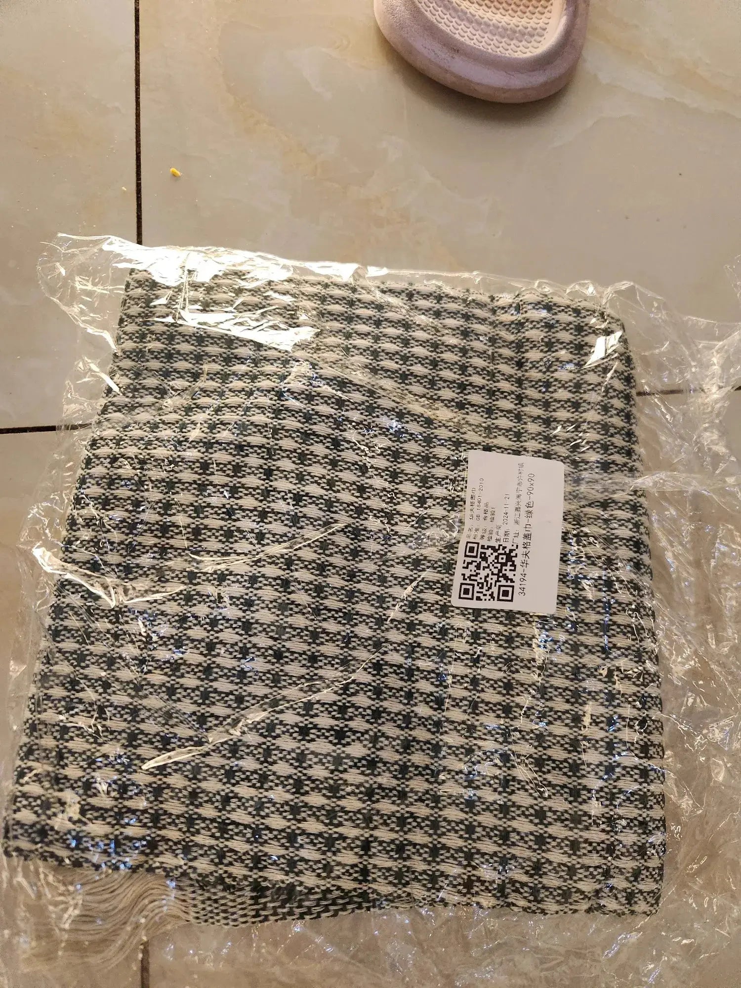 Sofa cushion cover in black and cream woven pattern, full-coverage all-season fabric by Simples Market