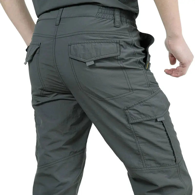 Simples Market men's cargo pants in dark gray with multiple pockets, waterproof wear-resistant fabric.