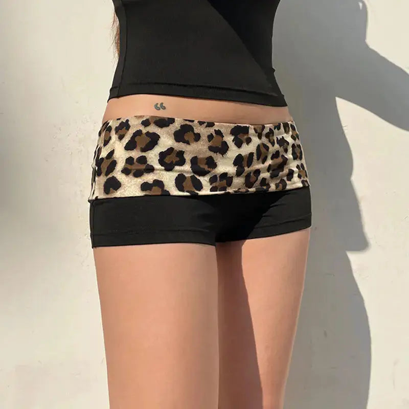 Leopard patchwork waistband low-waist booty shorts by Simples Market