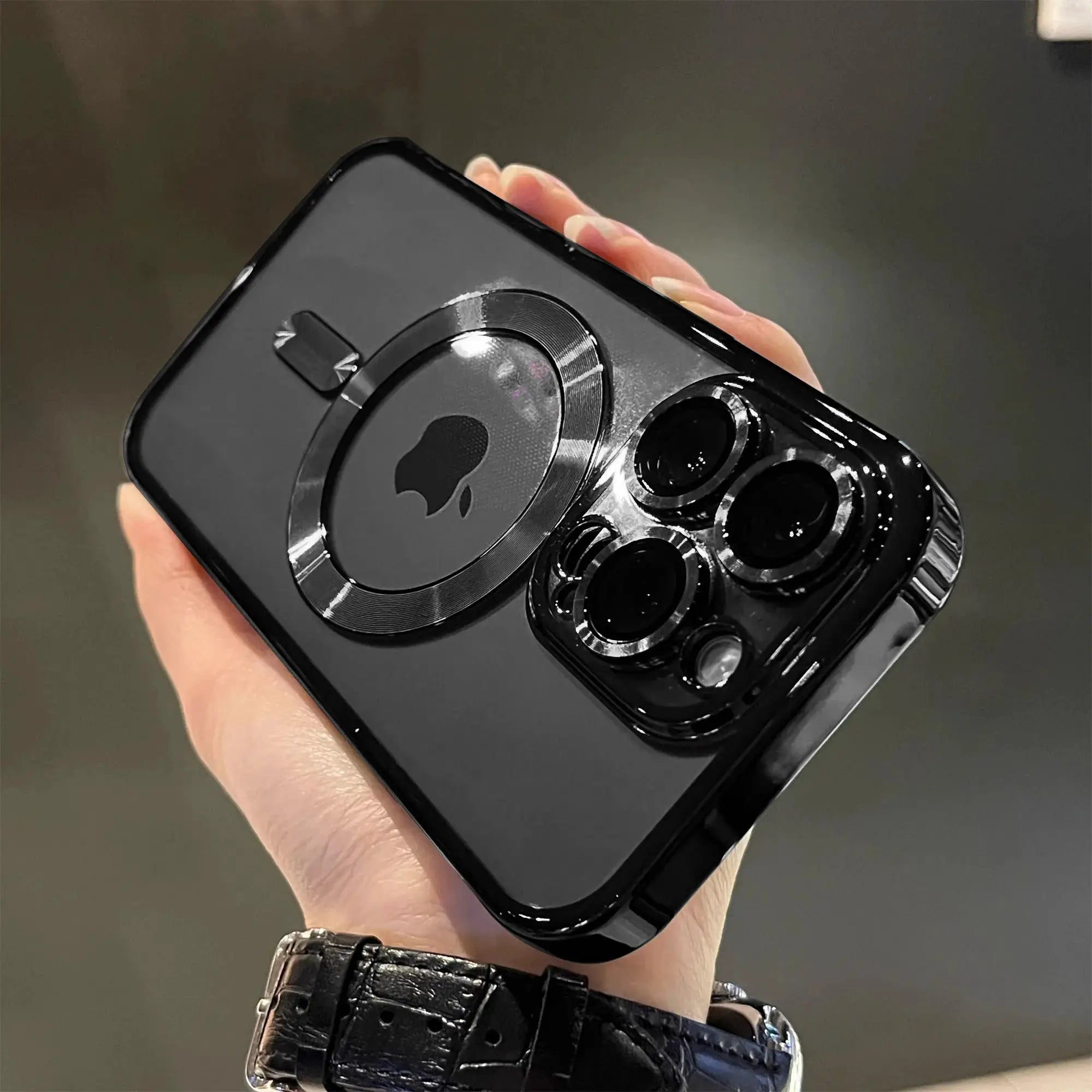 Simples Market luxury MagSafe case for iPhone with black glossy back and circular camera ring