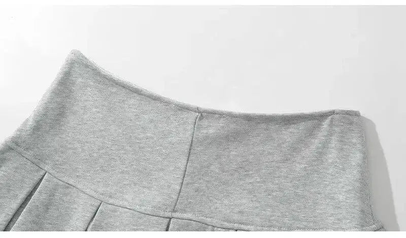 Mooyufon fabric Y2K mini skirt, light grey with low-waist wide pleats