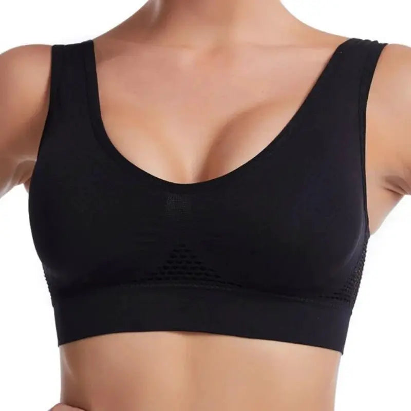 Plus-size black grid-mesh air holes sports bra, underwire-free for breathable workouts